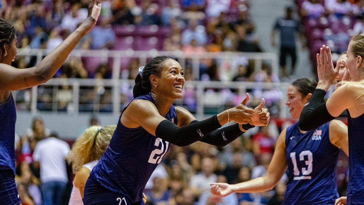 Estados Unidos estreiam com vitória na VNL 2026 com destaque para Simone Lee
